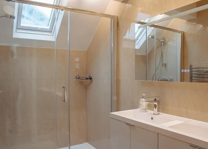 Spacious House In The Heart Of Headingley Leeds