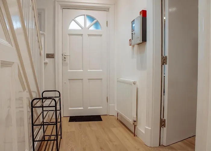 Spacious House In The Heart Of Headingley Nyaraló *