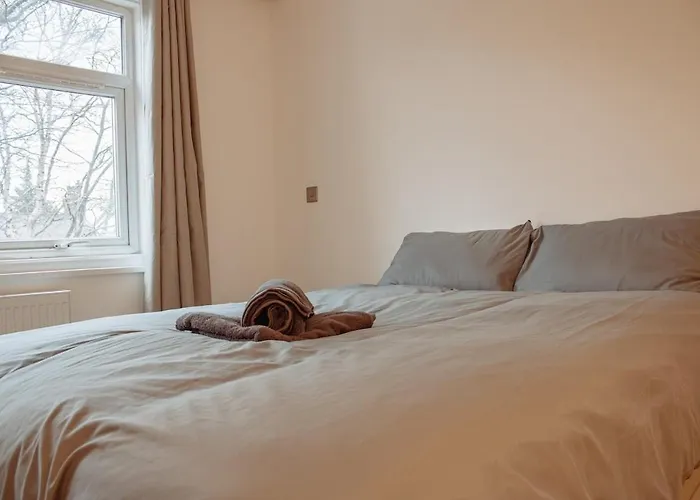 Spacious House In The Heart Of Headingley Nyaraló *