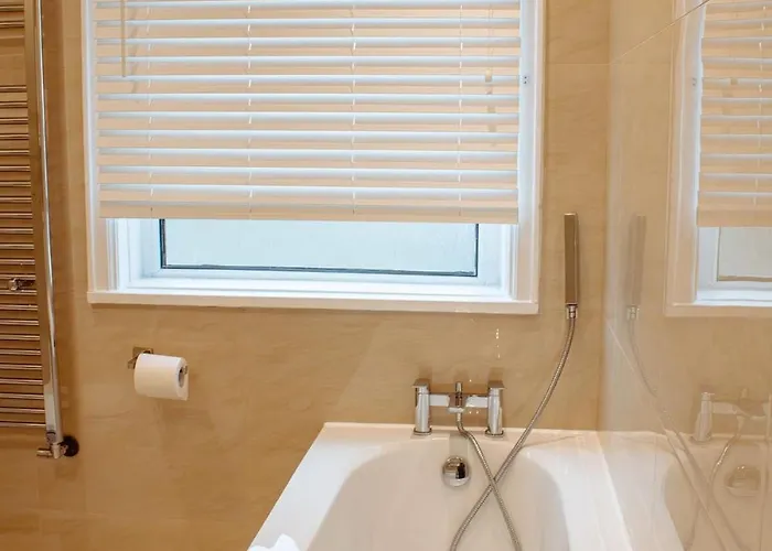 Spacious House In The Heart Of Headingley * Leeds