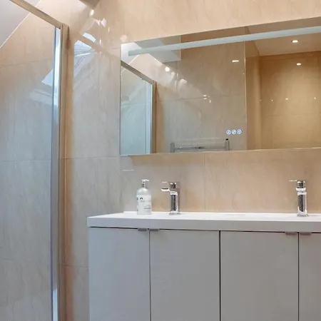 Spacious 13-bed In The Heart Of Headingley Ferienhaus
