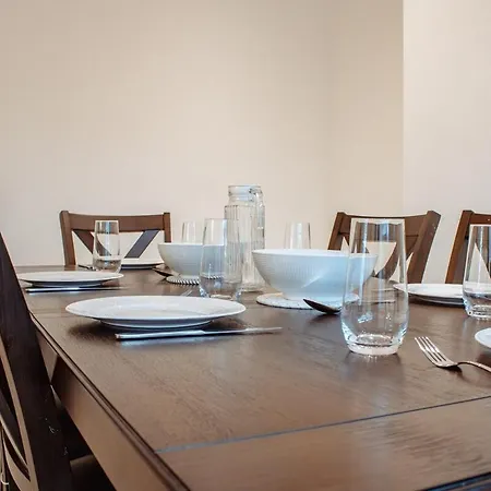 Spacious House In The Heart Of Headingley Holiday home *