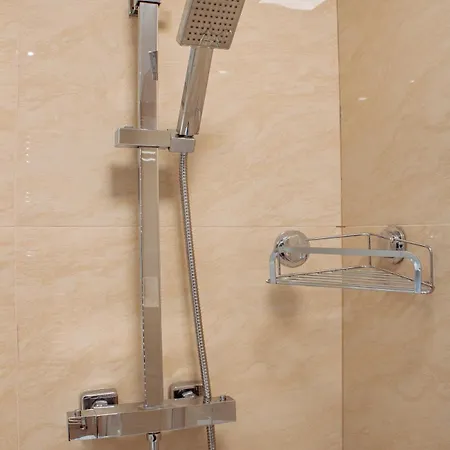 Spacious House In The Heart Of Headingley Holiday home Leeds (West Yorkshire)