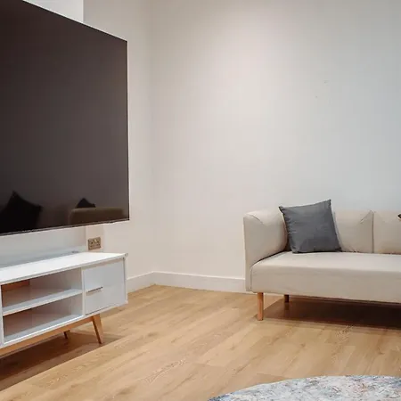 Spacious House In The Heart Of Headingley Hébergement de vacances *