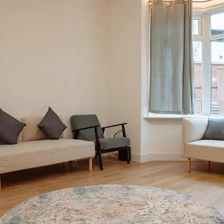 Spacious House In The Heart Of Headingley Hébergement de vacances *