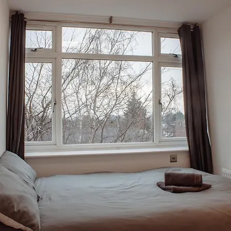 Ferienhaus Spacious 13-bed In The Heart Of Headingley