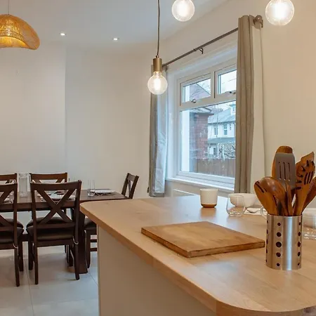 Spacious House In The Heart Of Headingley *