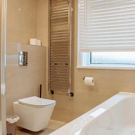 Spacious House In The Heart Of Headingley *