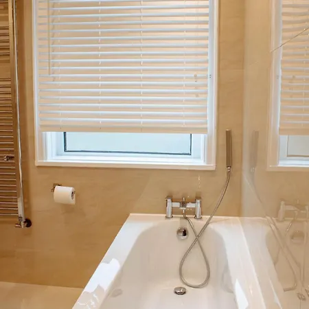 Spacious House In The Heart Of Headingley * Leeds (West Yorkshire)