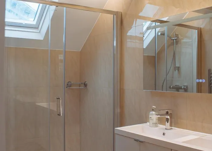 בית נופש Spacious House In The Heart Of Headingley לידס