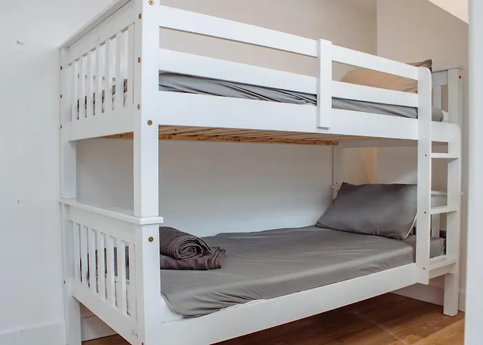 Spacious House In The Heart Of Headingley * לידס