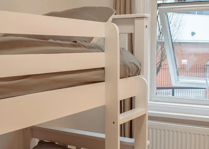 Spacious House In The Heart Of Headingley לידס