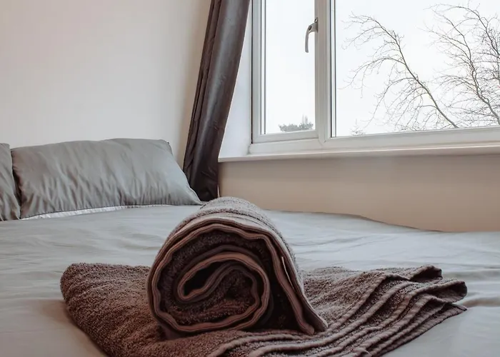 Spacious House In The Heart Of Headingley בית נופש