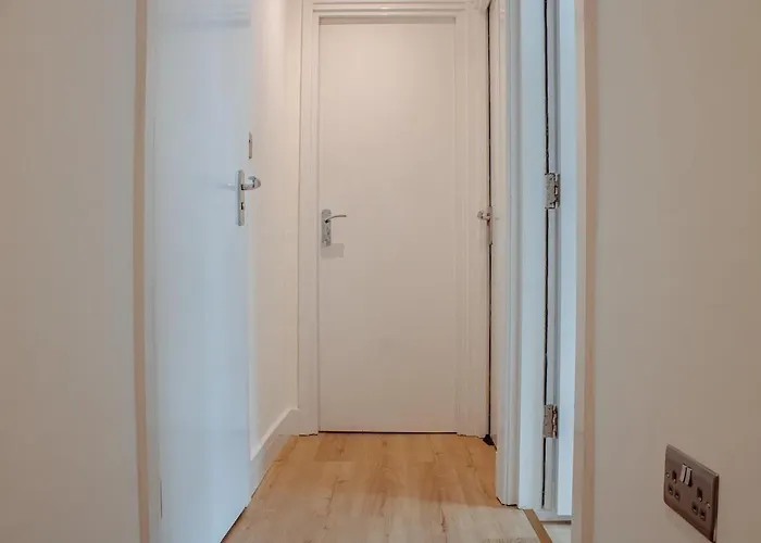 Spacious House In The Heart Of Headingley בית נופש