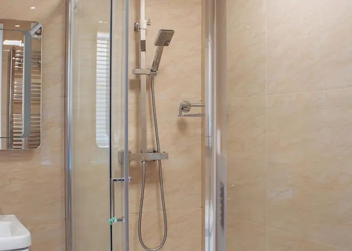 בית נופש Spacious House In The Heart Of Headingley לידס