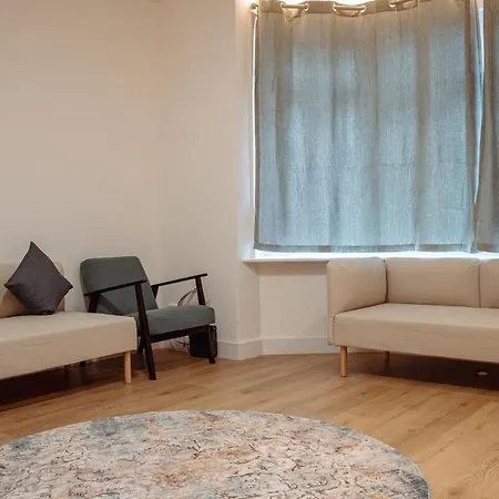Будинок відпочинку Spacious House In The Heart Of Headingley Лідс