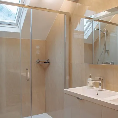 Spacious House In The Heart Of Headingley Лідс