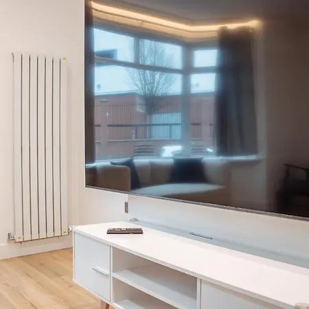 Будинок відпочинку Spacious House In The Heart Of Headingley