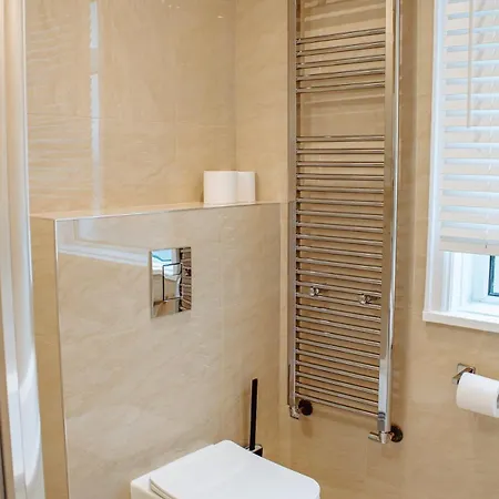 Будинок відпочинку Spacious House In The Heart Of Headingley