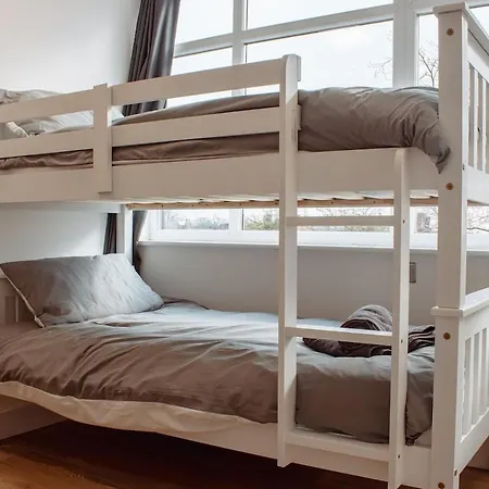 Spacious House In The Heart Of Headingley Будинок відпочинку Лідс