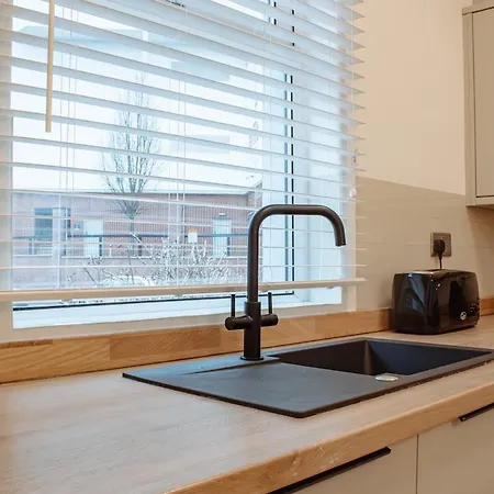 Spacious House In The Heart Of Headingley Будинок відпочинку Лідс